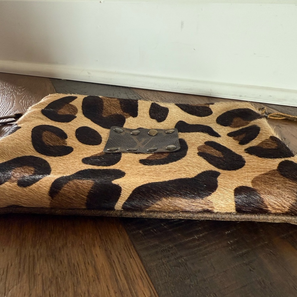 Keep it gypsy. Louis Vuitton wristlet - Picture 6 of 6